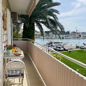 apt-dinka-old-town.hotels-in-trogir.com/